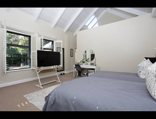 4 BEDROOM HOUSE TO LET IN CONSTANTIA